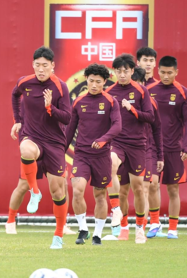 国足结束今年首期集训，U23国脚高光表现倒逼老大哥进步|中国队|热身赛|迪拜|亚洲杯|U23亚洲杯_新浪新闻