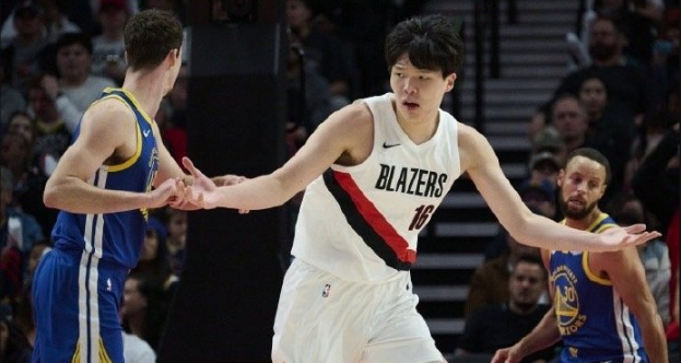 开云-18+10+2！恭喜！杨瀚森入选全明星新秀赛！实至名归！