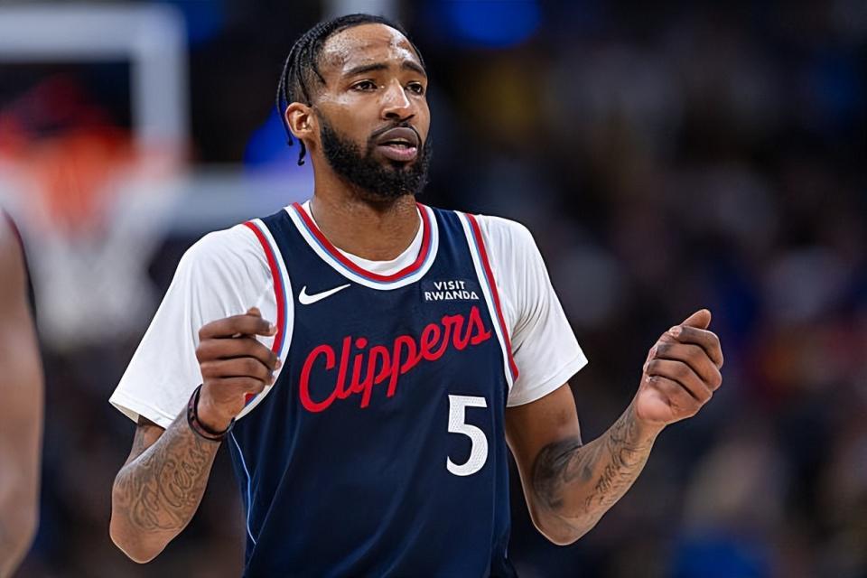 开云官网-进攻端后卫球权防守端疲于奔命，快船锋线大将真是打得太吃力了？