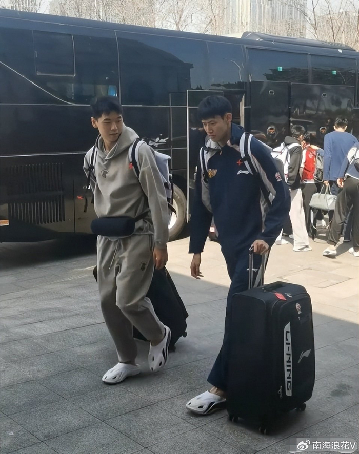 开云官网-难逃两连败？广东队出征青岛人人愁容满面，粤蜜：教练作妖就该惩罚|青岛市|杜锋|山东队|广东男篮|山东男篮_新浪新闻